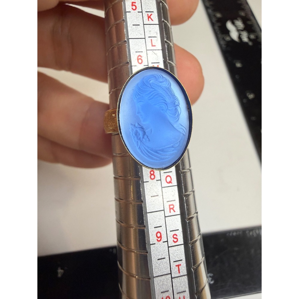 Vintage Blue Intaglio Glass Cameo Ring Gold Tone Engraved Band Size 7.25